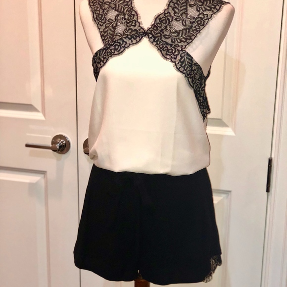 Elegant dress shorts with lace detail - Picture 8 of 8